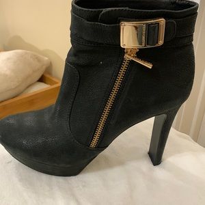 Vince Camuto size 7.5 black booties